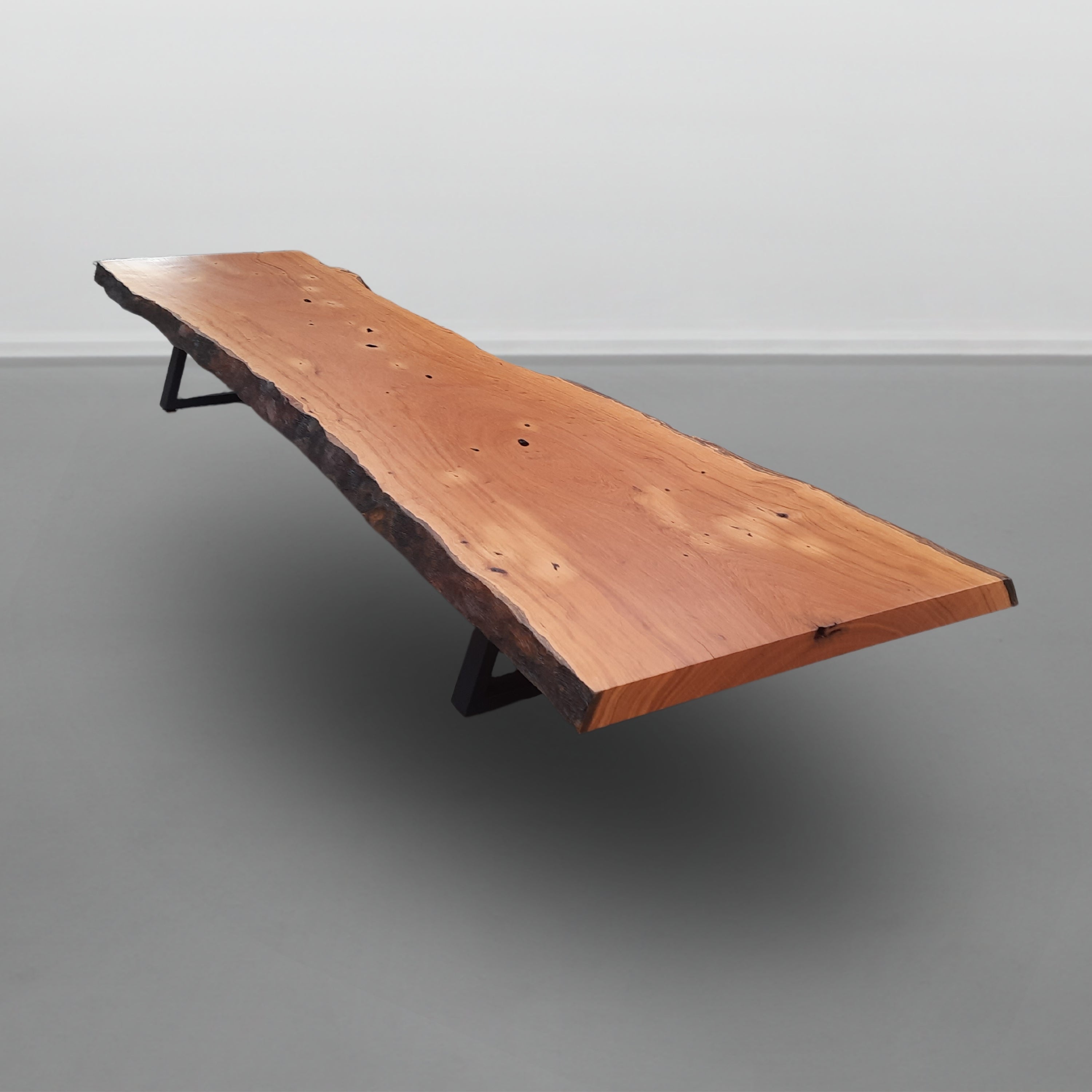 Mesa de Centro Prancha com Pés de Ferro
