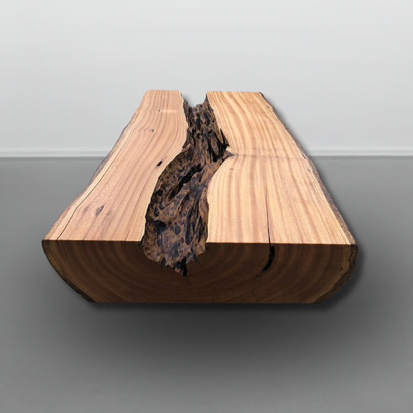 mesa de centro rustica em bloco madeira maciça