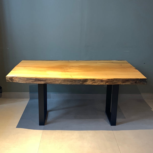 mesa de jantar em madeira maciça