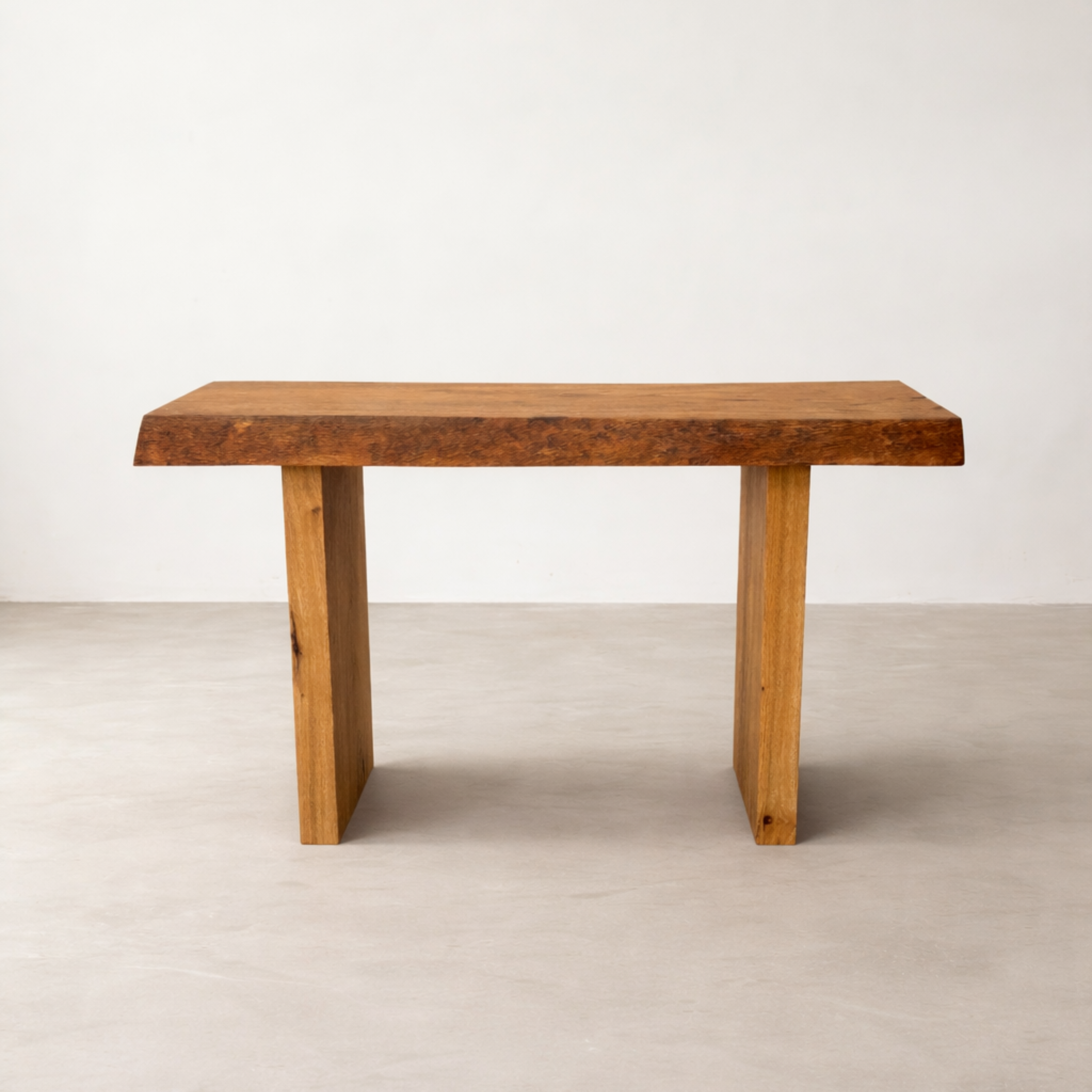 Aparador ArboREAL, linha nature com design orgânico 120x41cm, pronta entrega, ideal para espaços aconchegantes.