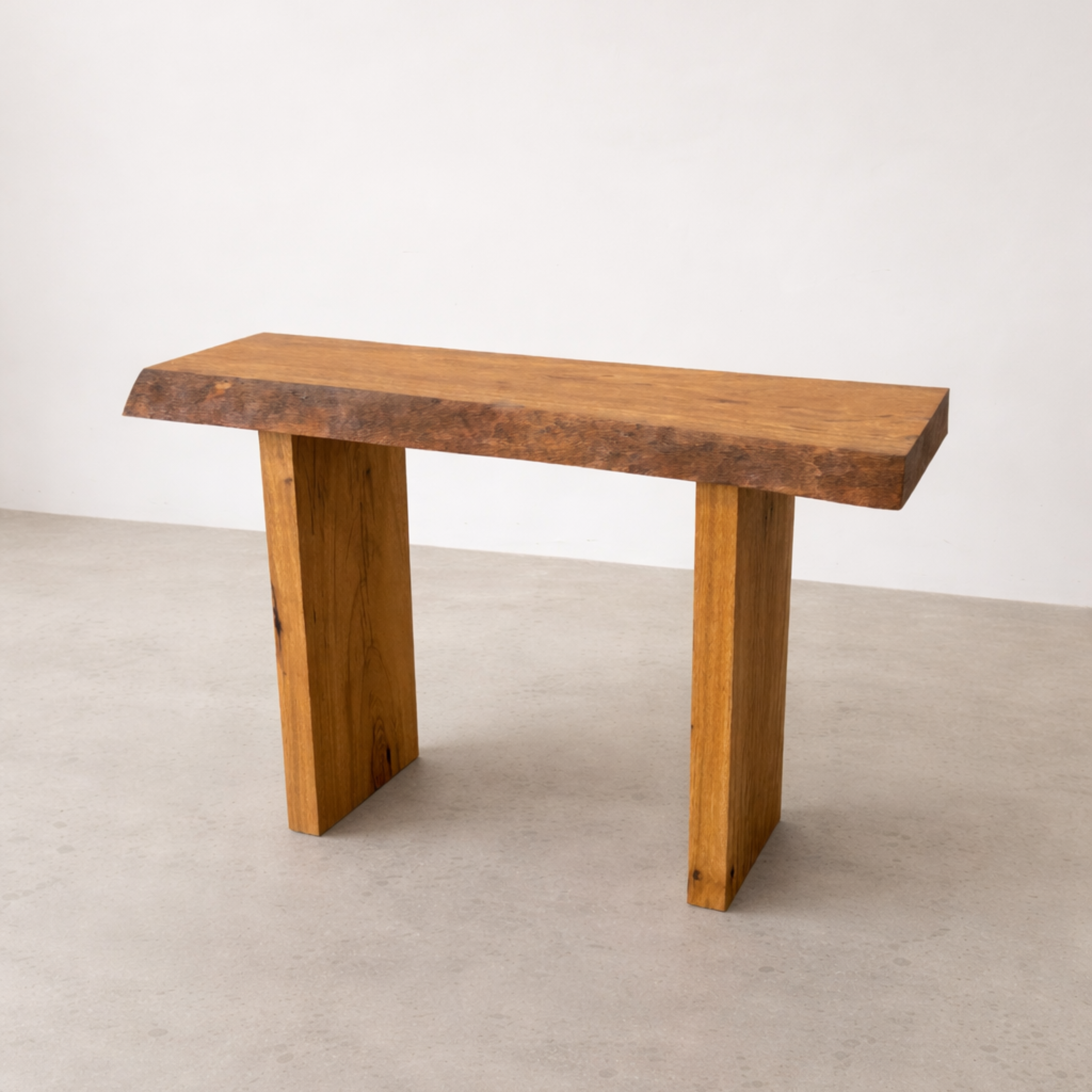 Aparador ArboREAL, linha nature com design orgânico 120x41cm, pronta entrega, ideal para espaços aconchegantes.