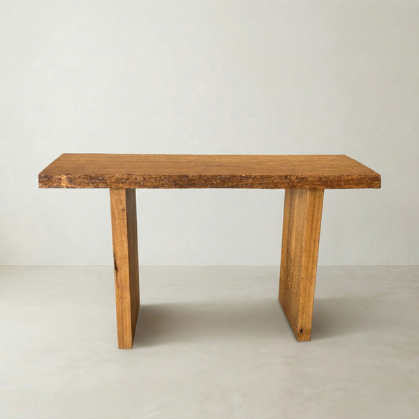 Aparador Linha Nature ArboREAL em madeira maciça 140x40 cm, pronta entrega, ideal para salas compactas e sofisticadas.