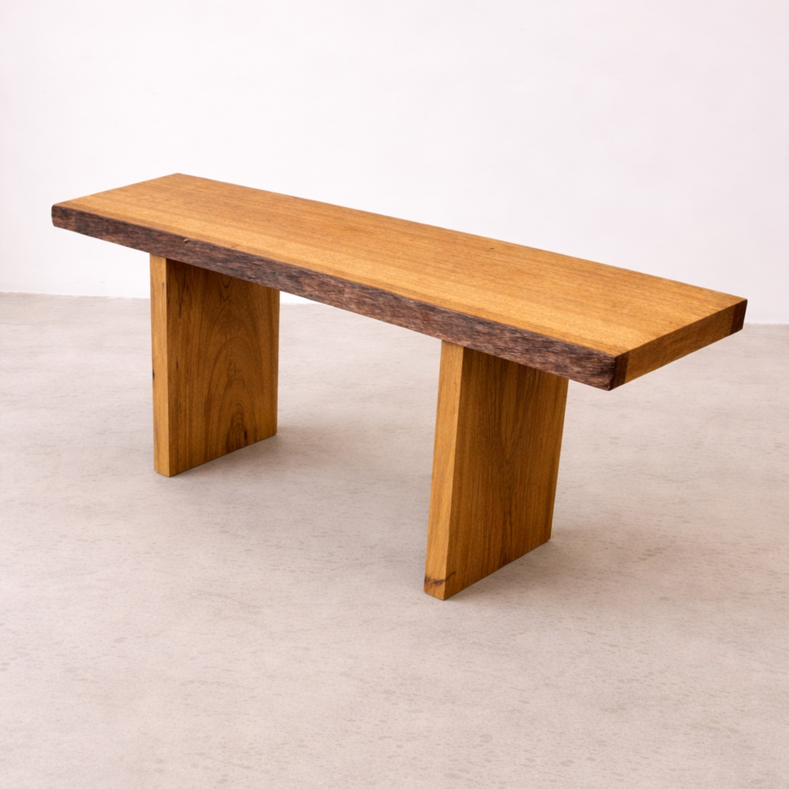 Aparador madeira maciça linha nature ArboREAL pronta entrega, perfeito para ambientes sofisticados. 