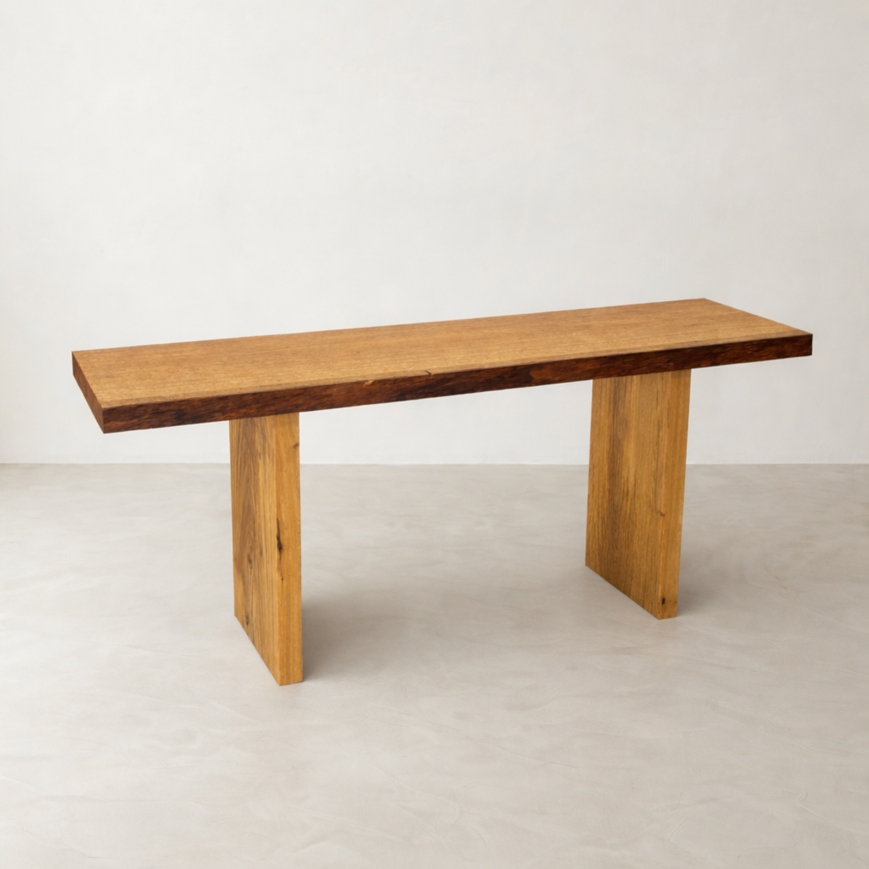 Aparador madeira maciça linha nature ArboREAL pronta entrega, perfeito para ambientes sofisticados.