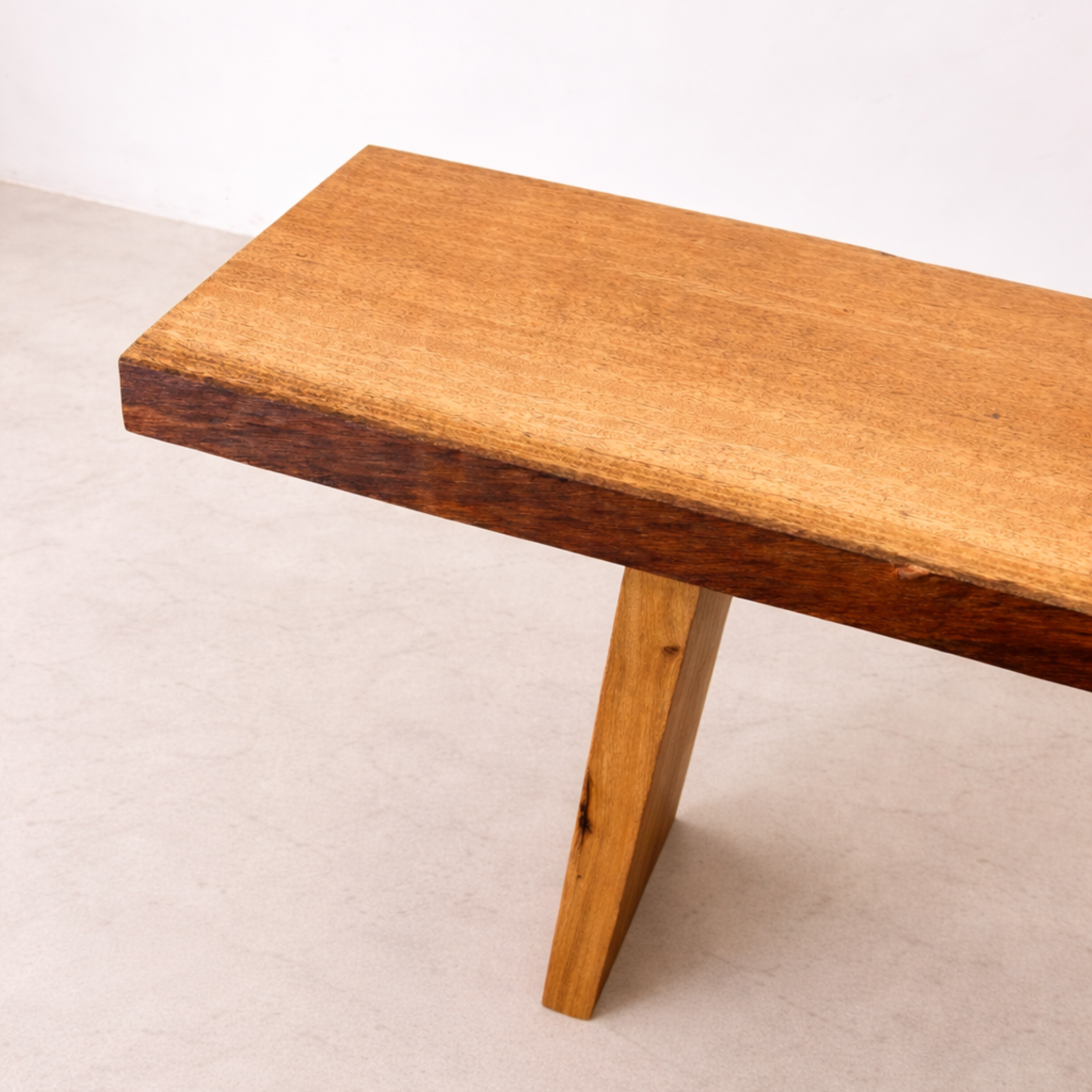 Aparador madeira maciça linha nature ArboREAL pronta entrega, perfeito para ambientes sofisticados.