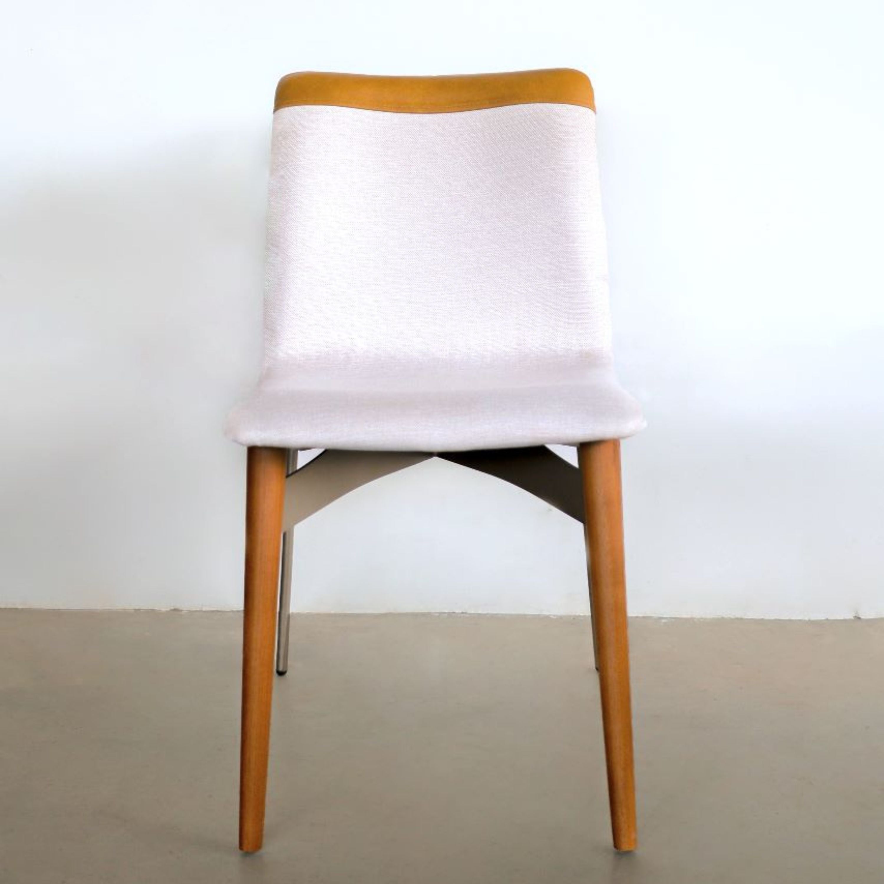 cadeira branca confortavel