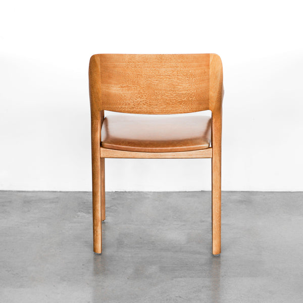 cadeira madeira tauari assento couro