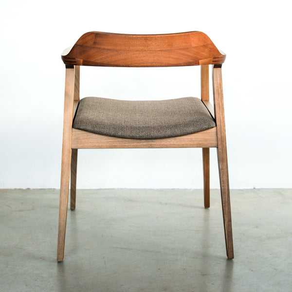 cadeira alto padrao com braço madeira maciça