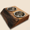 Comedouro alto padrão em madeira maciça com acabamento natural e tigelas removíveis em aço inox