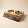 Comedouro artesanal em madeira maciça com duas tigelas de aço inox para ração e água