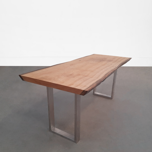mesa rustica de madeira