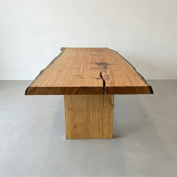 Mesa orgânica linha rústica ArboREAL em madeira maciça 280x99 cm, pronta entrega, ideal para salas amplas e sofisticadas.