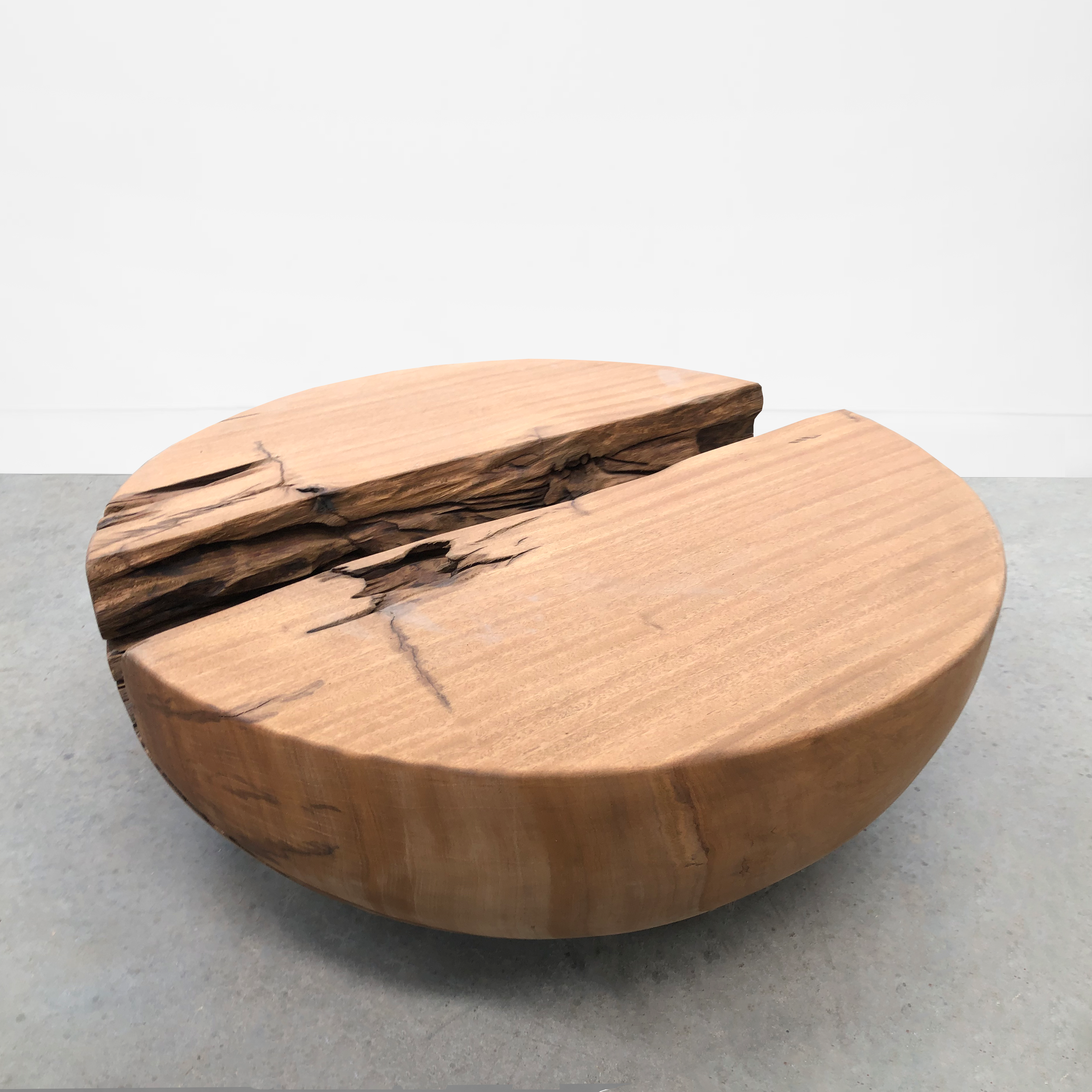 mesa de centro de madeira maciça