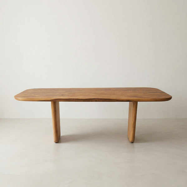 Mesa de jantar orgânica linha clean ArboREAL, 200x113 cm em madeira maciça, pronta entrega, perfeita para salas sofisticadas, até 8 lugares.