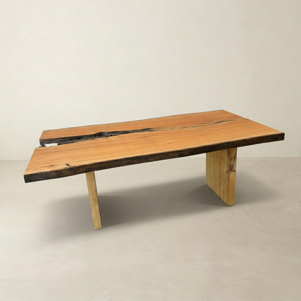 Mesa de jantar orgânica linha rústica ArboREAL 200x115 cm, pronta entrega, perfeita para ambientes contemporâneos.