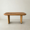 Mesa orgânica ArboREAL linha clean em madeira maciça 140x80 cm para 6 lugares, pronta entrega, destaque em salas modernas e aconchegantes.