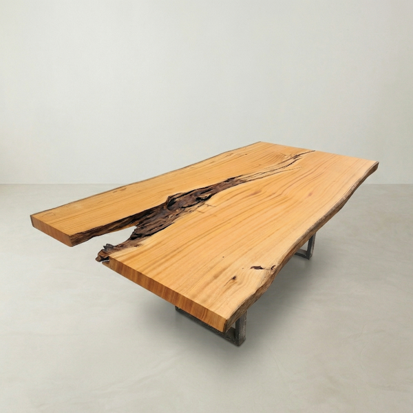Mesa de jantar orgânica linha rústica ArboREAL 200x115 cm, pronta entrega, perfeita para ambientes contemporâneos.