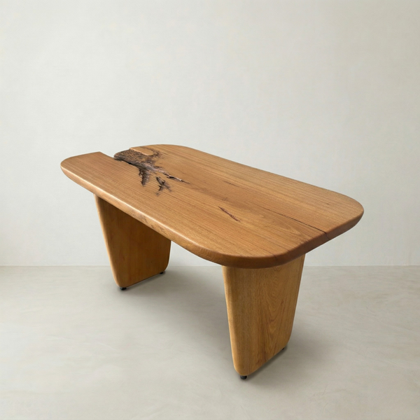 Mesa orgânica ArboREAL linha clean em madeira maciça 140x80 cm para 6 lugares, pronta entrega, destaque em salas modernas e aconchegantes.