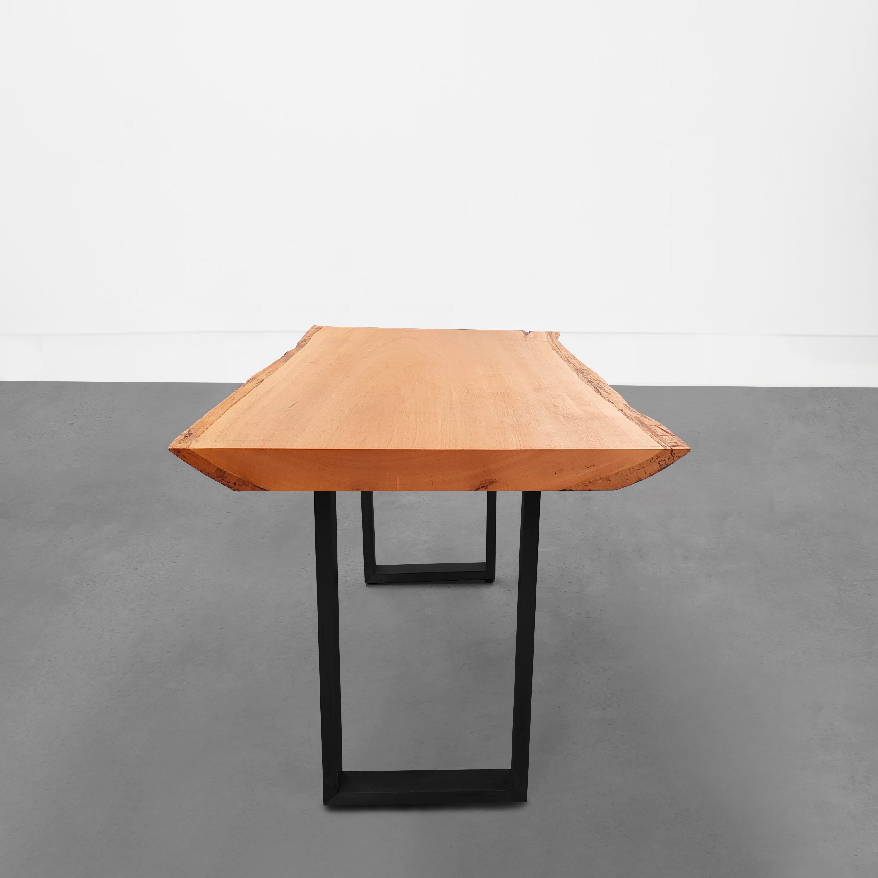 mesa de madeira maciça