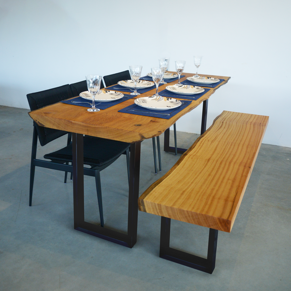 Conjunto mesa 6 lugares com banco e cadeiras