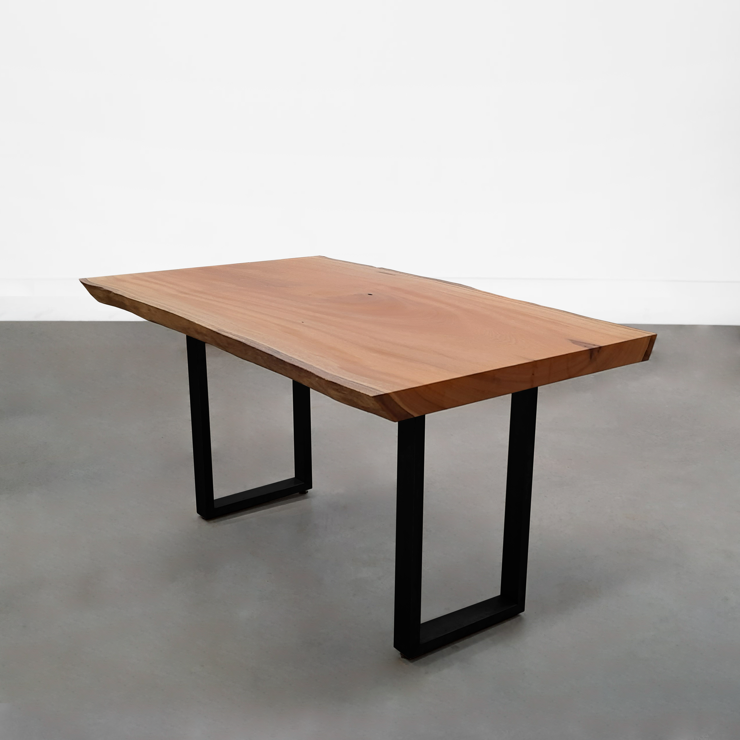 mesa de madeira maciça